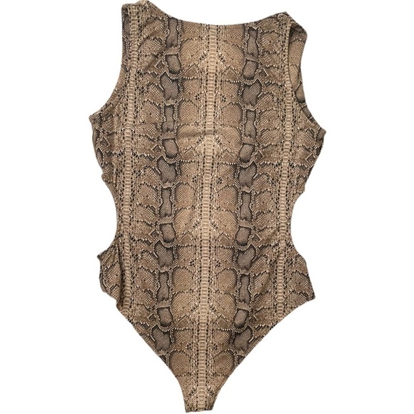 BLVD Snake Print Bodysuit V-neck With Waist Cutout Snap Closure Size Medium - Picture 4 of 7
